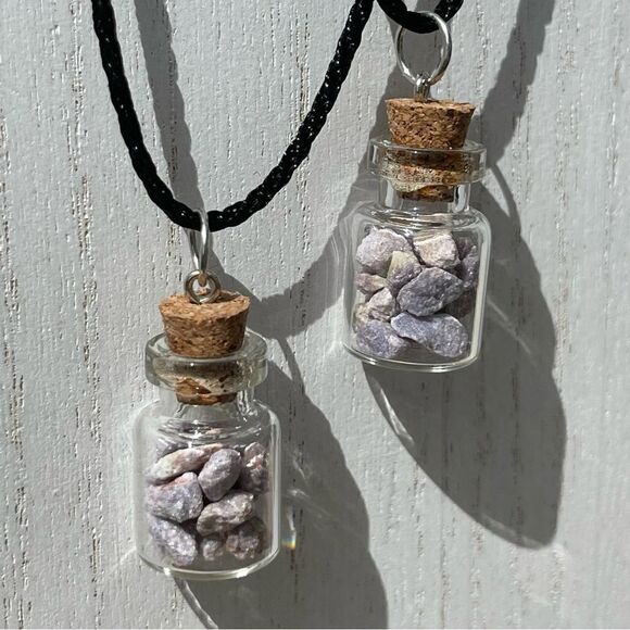 HANDāMINEDĀ LEPIDOLITEāCHIPāBOTTLEāCHARMāNECKLACE - Picture 6 of 16